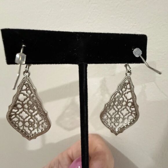 NWOT Kendra Scott Addie Silver Drop Earrings in Silver Filigree Mix - Picture 9 of 16